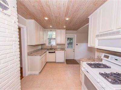 Building Photo - 18124 Lomond Blvd