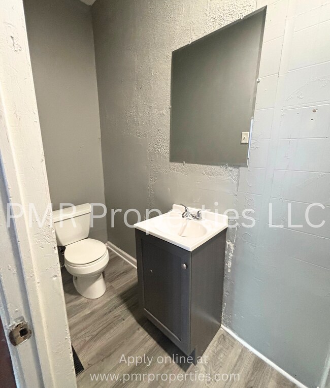 Building Photo - 908 Richardson St