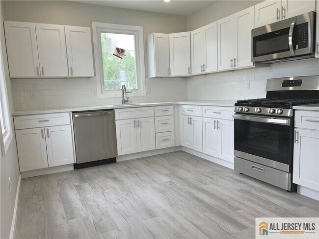 Building Photo - 588 Livingston Ave