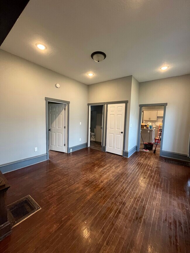 Building Photo - 532 Otter Ave