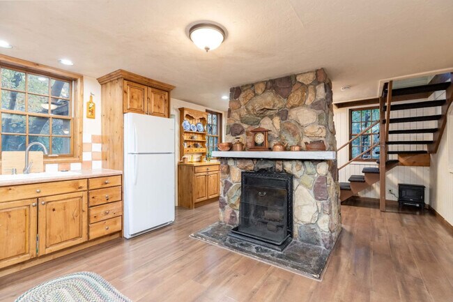Building Photo - 6805 S Maxfield Dr