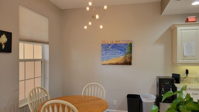 Building Photo - Annual UNfurnished 2/2 ground floor condo in water front boating community