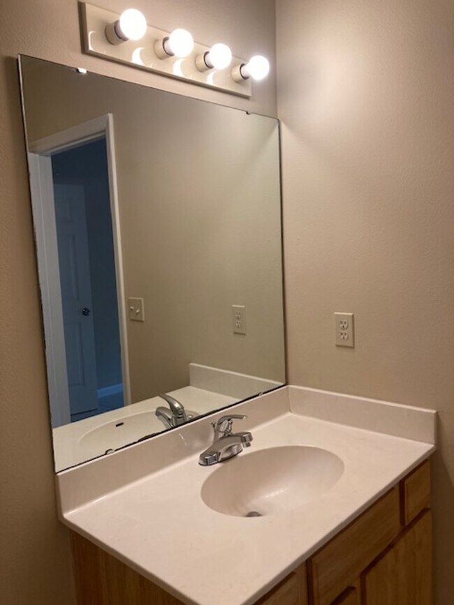 Building Photo - 35 Brunswick Ln