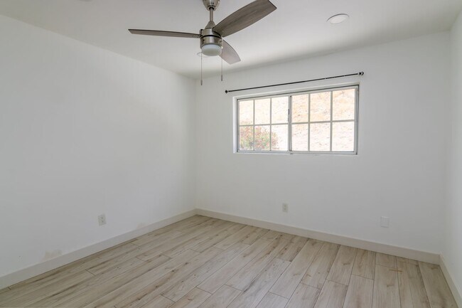 Building Photo - Refreshed 5-bedroom, 3-bathroom home locat...