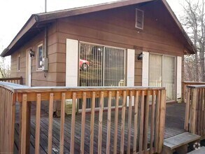 Building Photo - One Bedroom One Bath home available in bea...