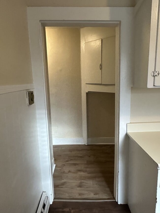 Building Photo - 160-162 Center Street