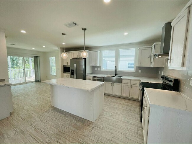 Building Photo - 34857 Robins Song Rd