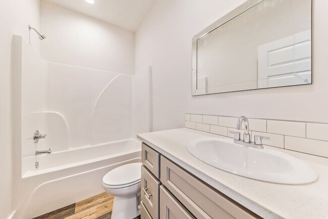 Building Photo - FOR RENT in LAFAYETTE!