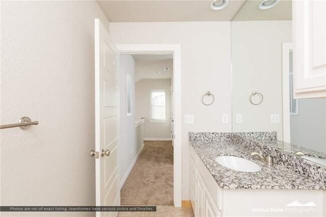 Building Photo - 1636 N Golf Club Dr