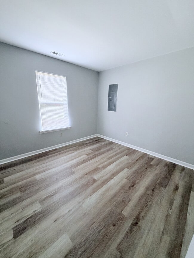 Building Photo - 411 Dover St