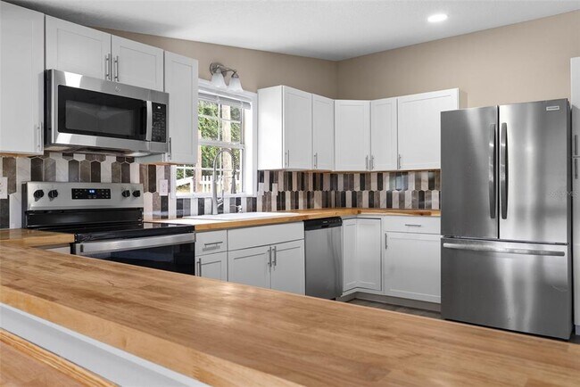 Building Photo - 15375 SE 64th Pl