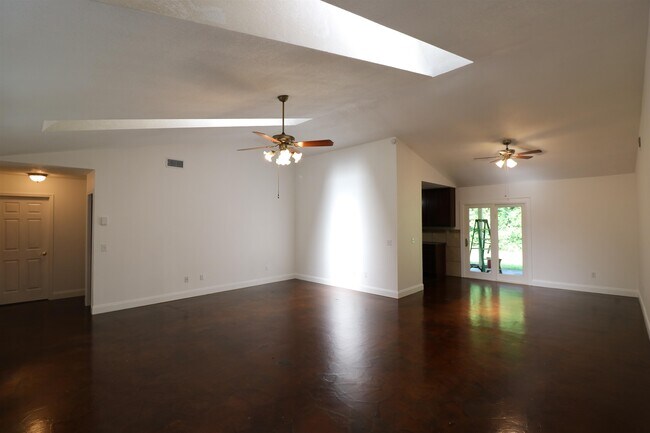 Building Photo - 4225 Oak Ln