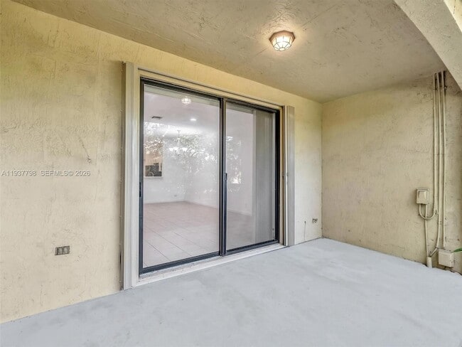 Building Photo - 3873 Tree Top Dr