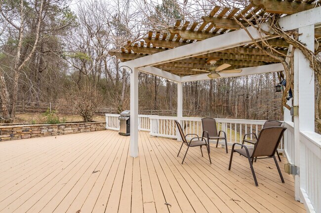 Building Photo - 350 Park Creek Ridge