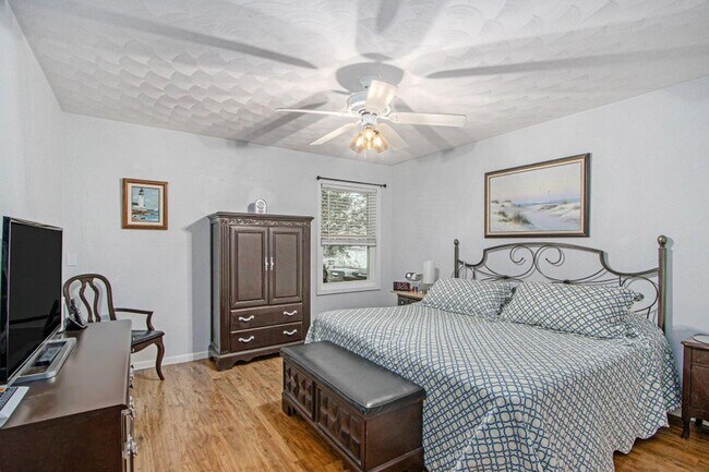 Building Photo - Lovell 237/239 - PLACEMENT