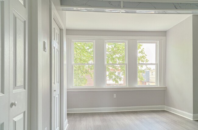 Building Photo - 1542 S 57th St
