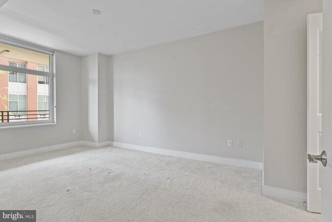 Building Photo - 8220 Crestwood Heights Dr