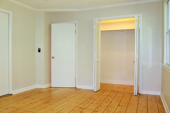 Building Photo - 275 Piney Ln