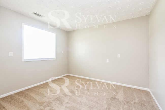 Building Photo - Prepare to be impressed by this 4 bedroom, 2 bathroom home