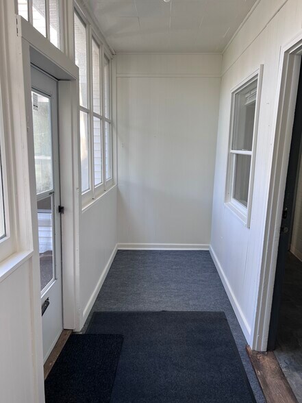 Building Photo - 15 Lamb St