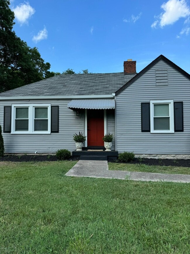 Building Photo - 2818 Vaulx Ln