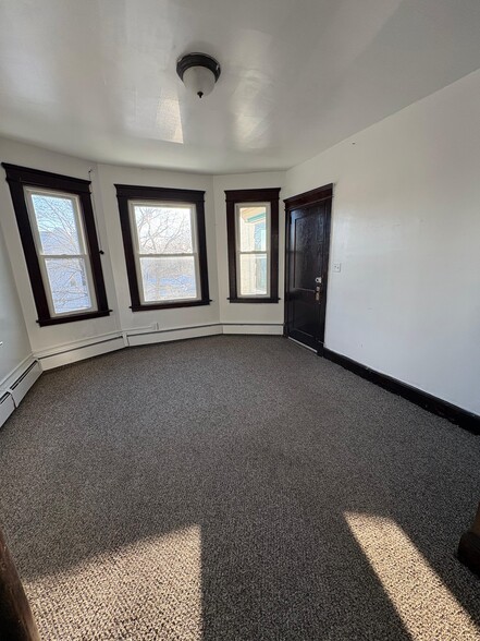 Building Photo - 37 Eastwood Ave