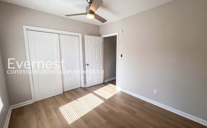 Building Photo - 2044 Saulsbury Pl