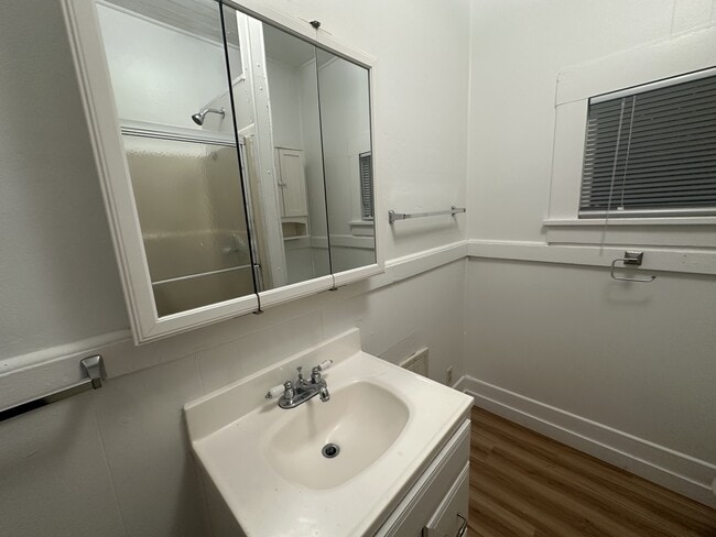 Building Photo - 7951 Maple Ave SE