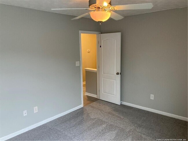 Building Photo - 148 Dundee Cir