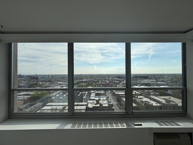 Building Photo - 3550 N Lake Shore Dr