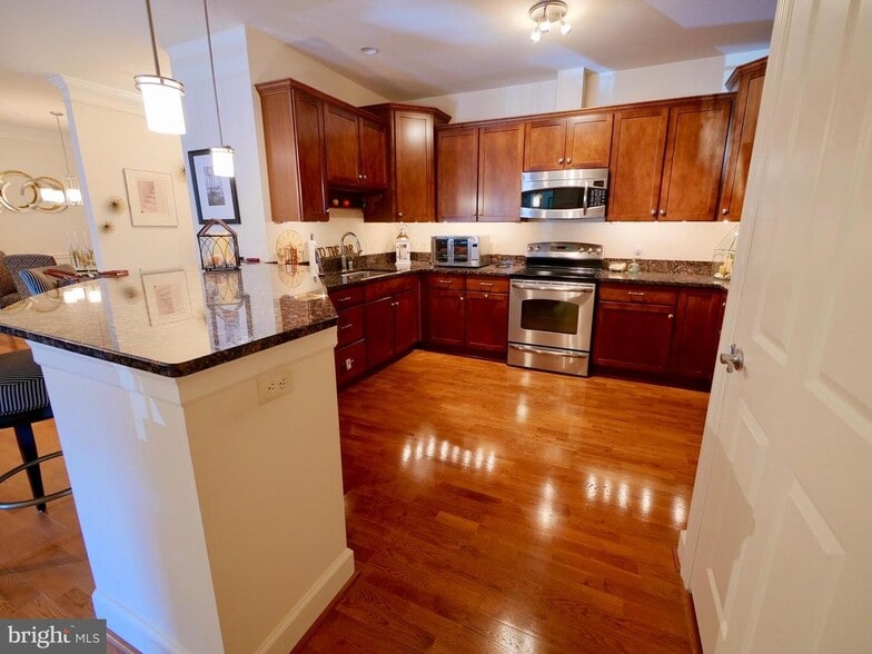 Building Photo - 213 Cornerstone Dr