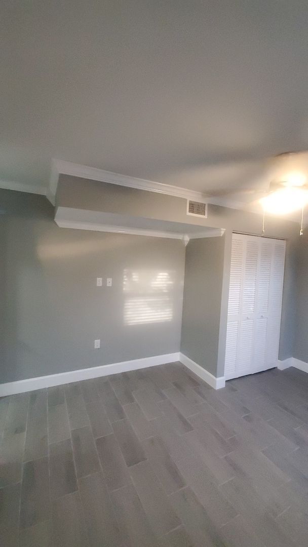 Building Photo - WALK TO THE BEACH FROM YOUR TOTALLY UPDATED, BEAUTIFUL CONDO!