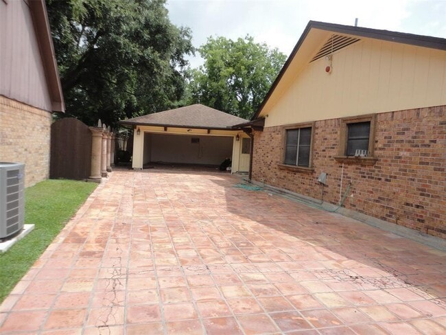 Building Photo - 4323 Colombia Dr