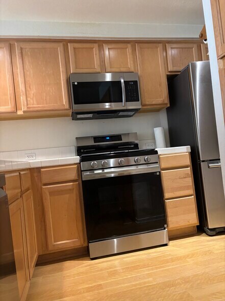 Building Photo - 280 Caldecott Ln