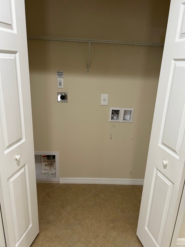 Building Photo - 7511 Oakshade Cir