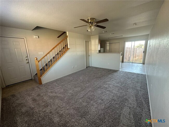 Building Photo - 304 Creek St