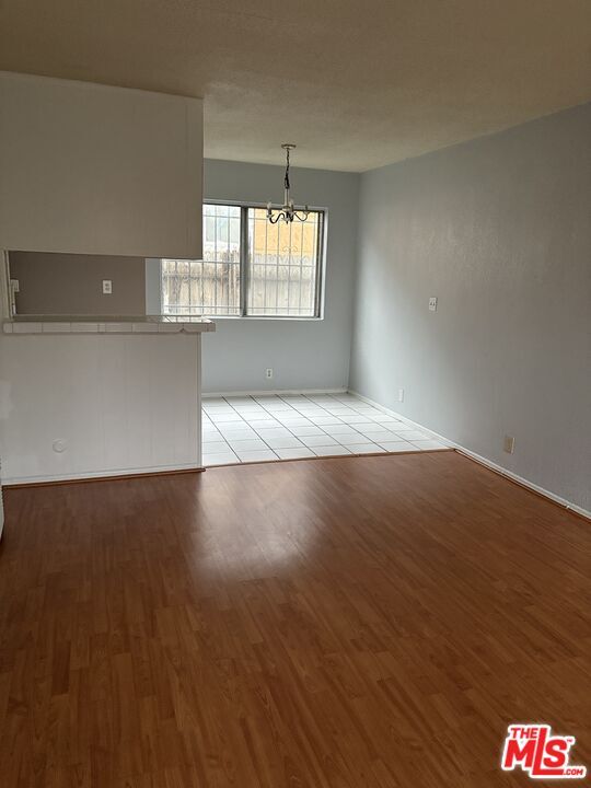 Building Photo - 961 S Kenmore Ave