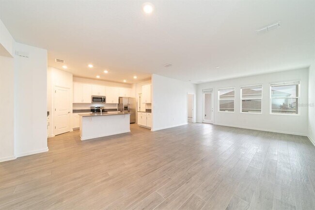 Building Photo - 2898 Armstrong Ave