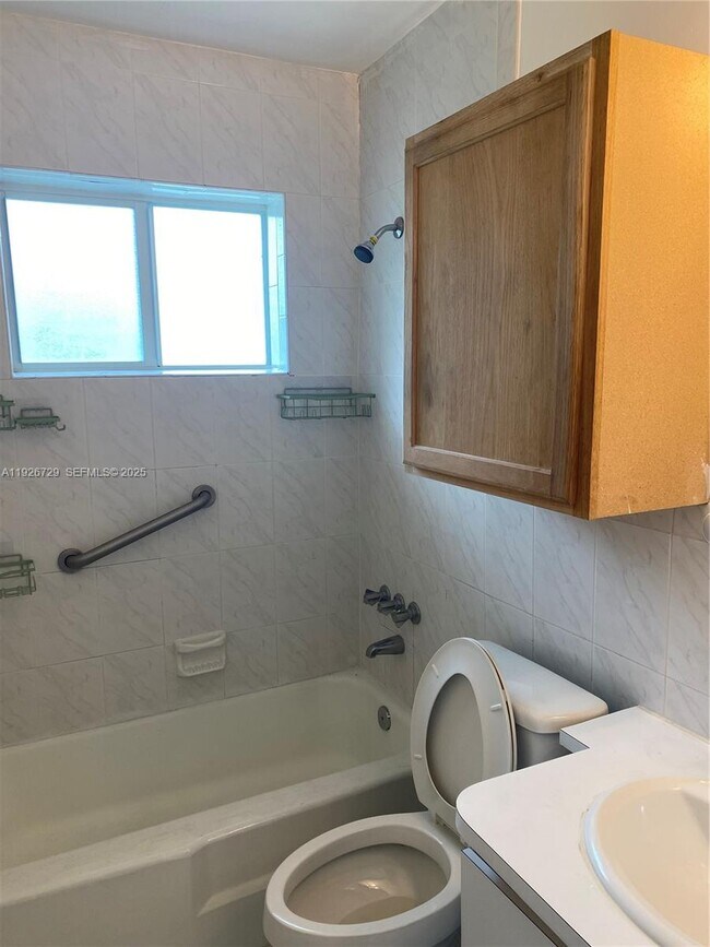 Building Photo - 250 NE 41st St