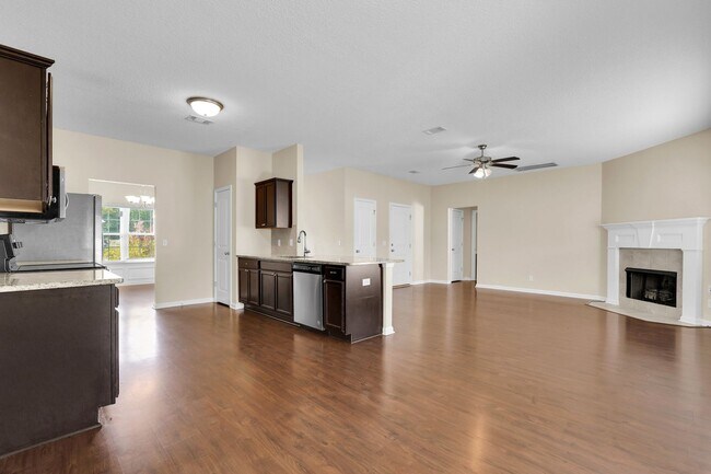 Building Photo - 659 Red Oak Ln