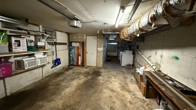 Building Photo - 484 Main St