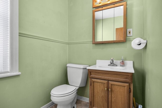 Building Photo - 688 N Broad St