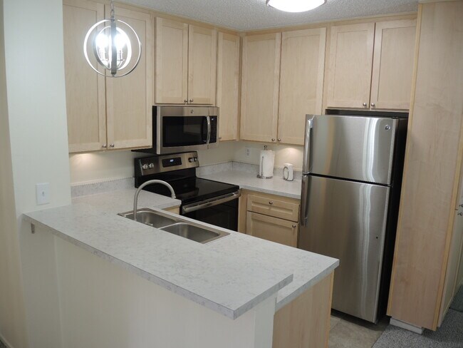 Building Photo - 1855 Diamond St