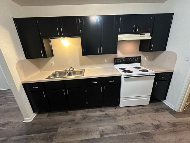 Building Photo - 204 W Avenue F