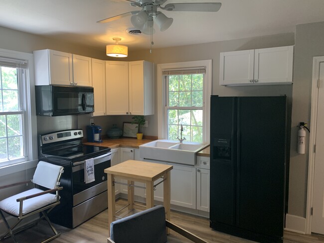 Building Photo - Furnished 1 Bedroom on E 60th Street