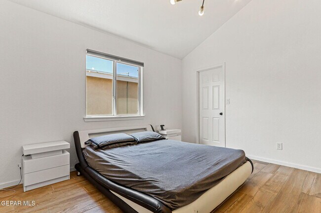 Building Photo - 3936 Tierra Arena Dr