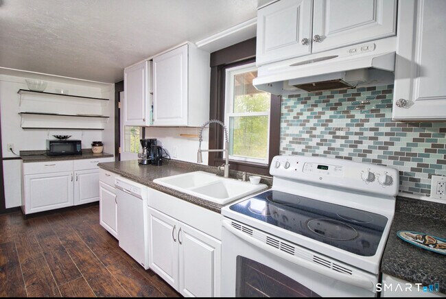 Building Photo - 15 Lower Rd