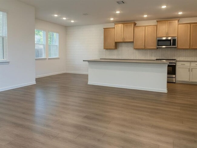 Building Photo - 1515 Iberville Dr