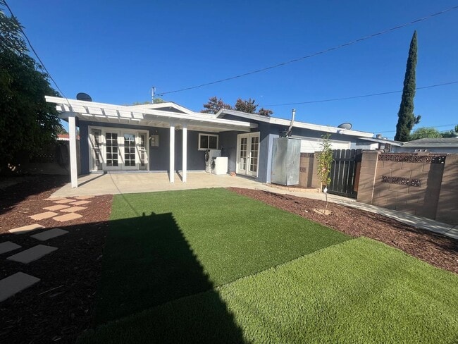 Building Photo - PRIVATE 3 bed/3 bath HOME + Office. NO OTHER UNITS ON PROPERTY.