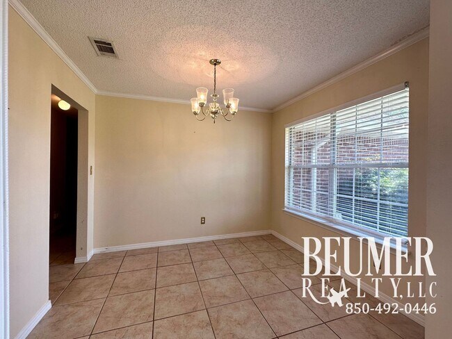 Building Photo - Beautiful 3Bed/2Bath Home Close to Correy Station